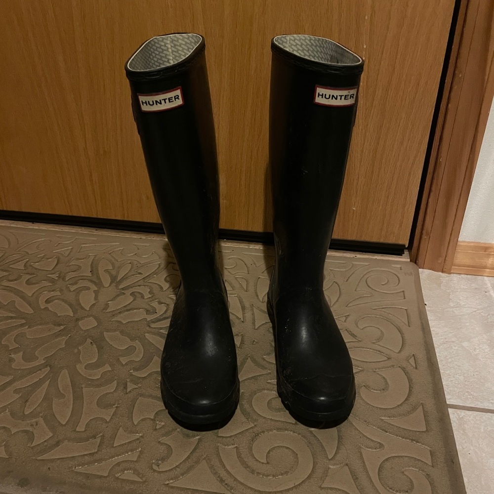 Black hunter boots